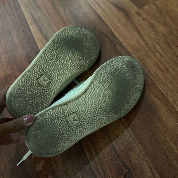 VEJA SHOES SIZE 8 - Picture 8 of 9